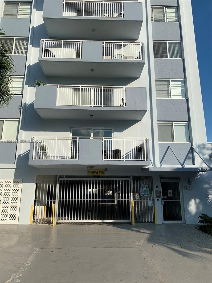 947 Lenox Ave # 204, Miami Beach FL 33139 — 1