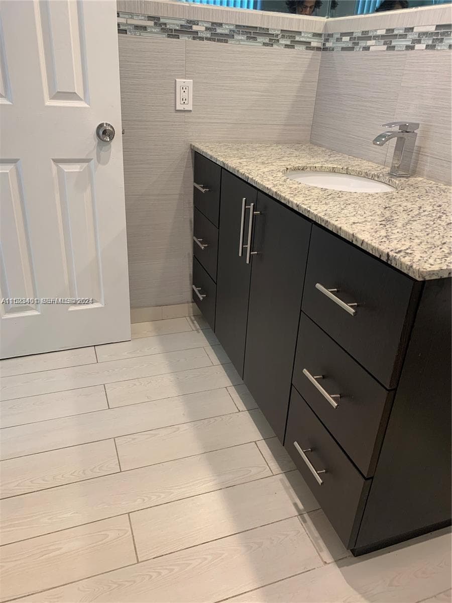 947 Lenox Ave # 204, Miami Beach FL 33139 — 9