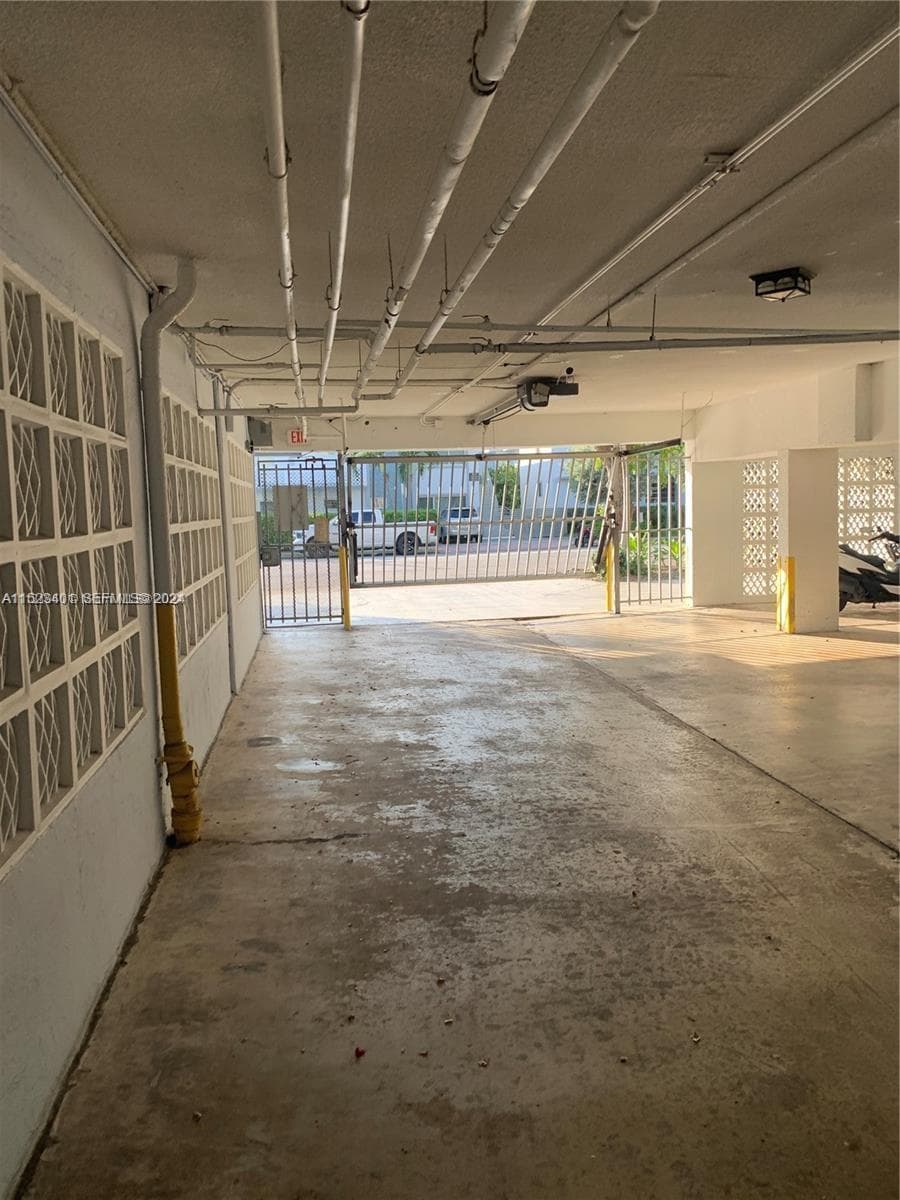 947 Lenox Ave # 204, Miami Beach FL 33139 — 21