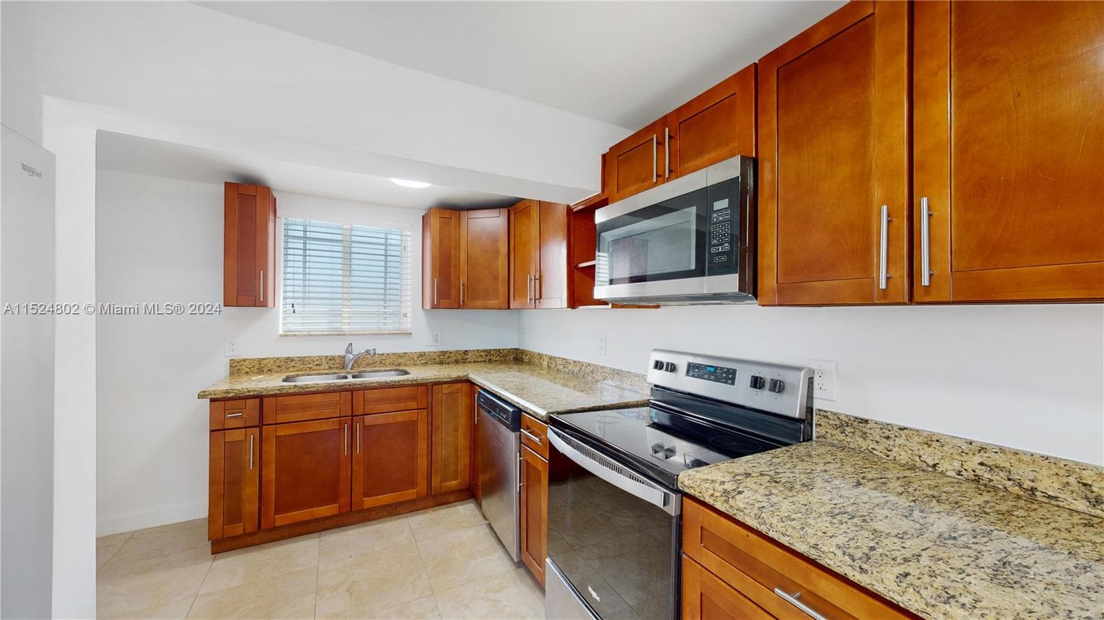 2915 SW 24 TE, Miami FL 33145 — 46