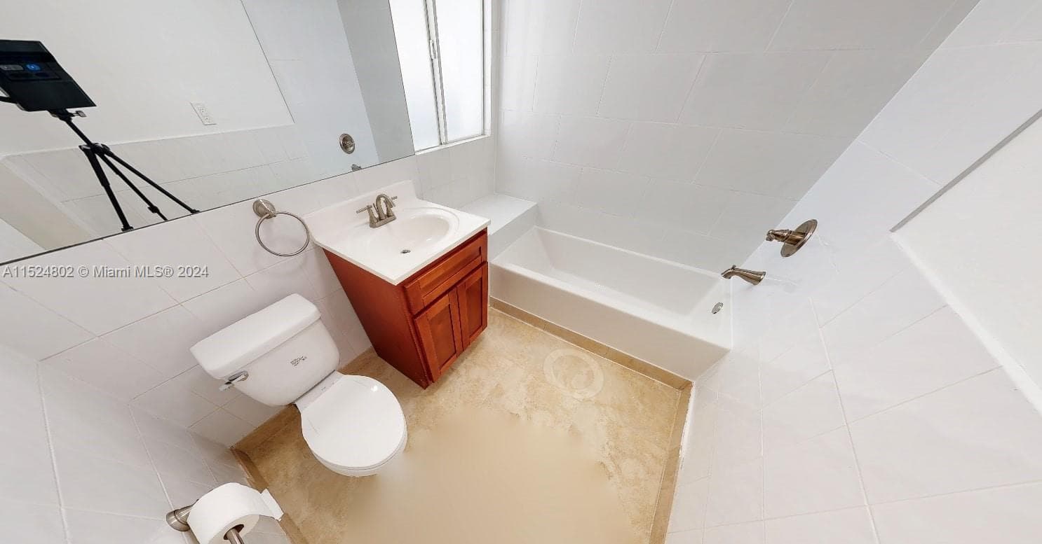 2915 SW 24 TE, Miami FL 33145 — 25