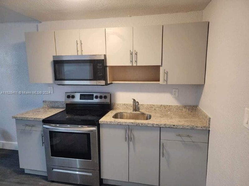421 NW 12th St, Florida City FL 33034 — 4