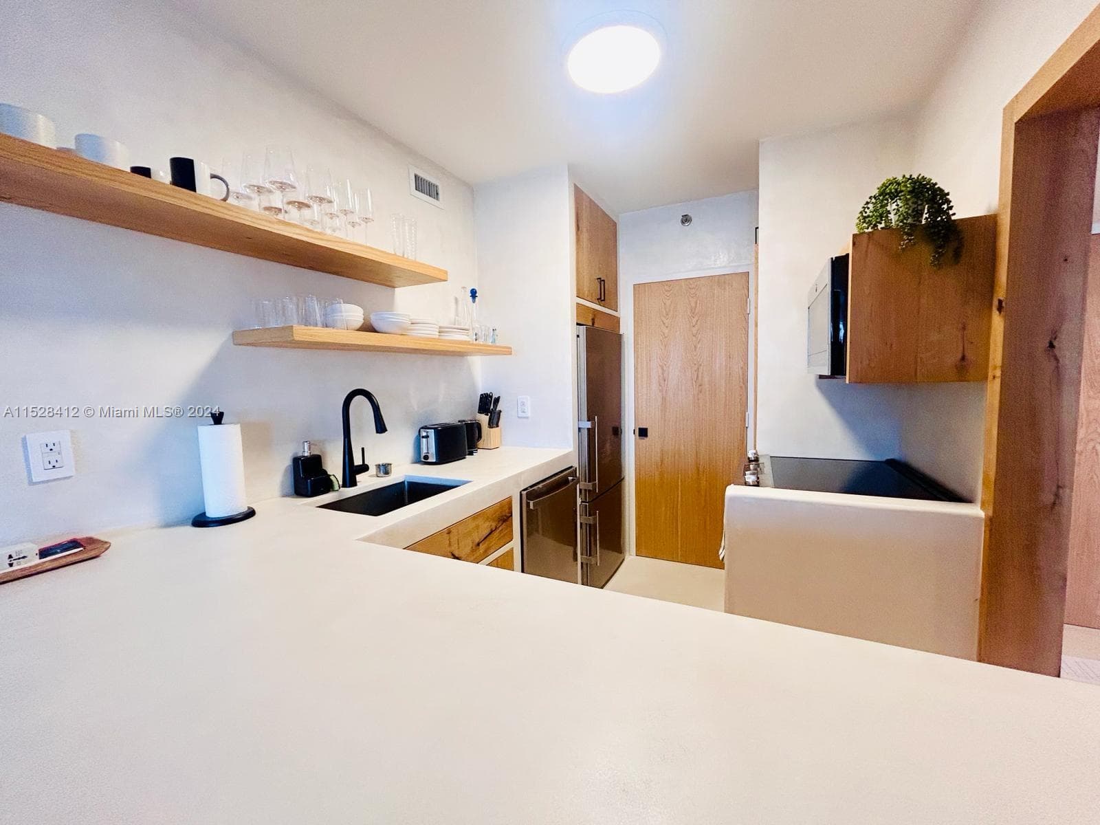 100 Lincoln Rd # 1543, Miami Beach FL 33139 — 6