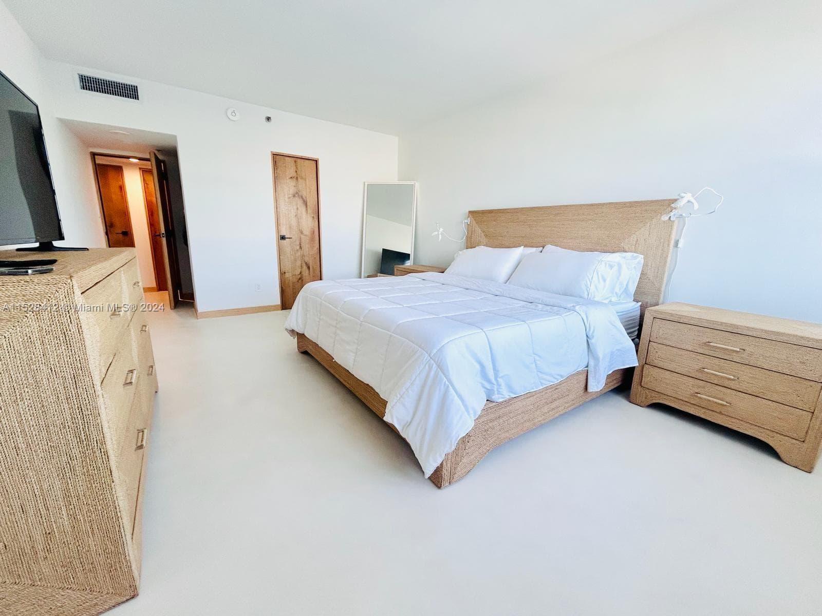 100 Lincoln Rd # 1543, Miami Beach FL 33139 — 7