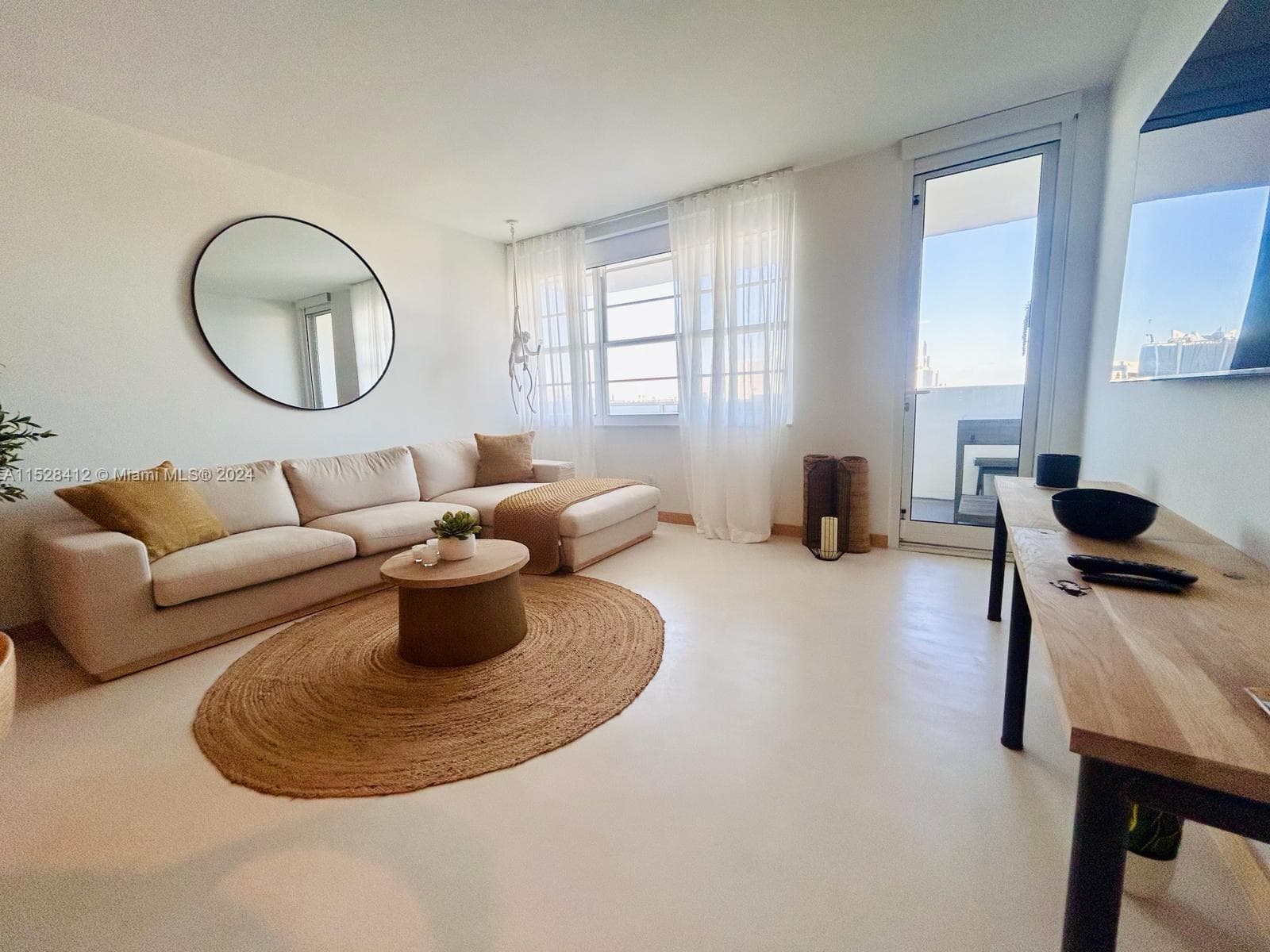 100 Lincoln Rd # 1543, Miami Beach FL 33139 — 3