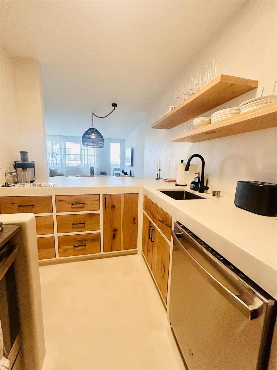 100 Lincoln Rd # 1543, Miami Beach FL 33139 — 5