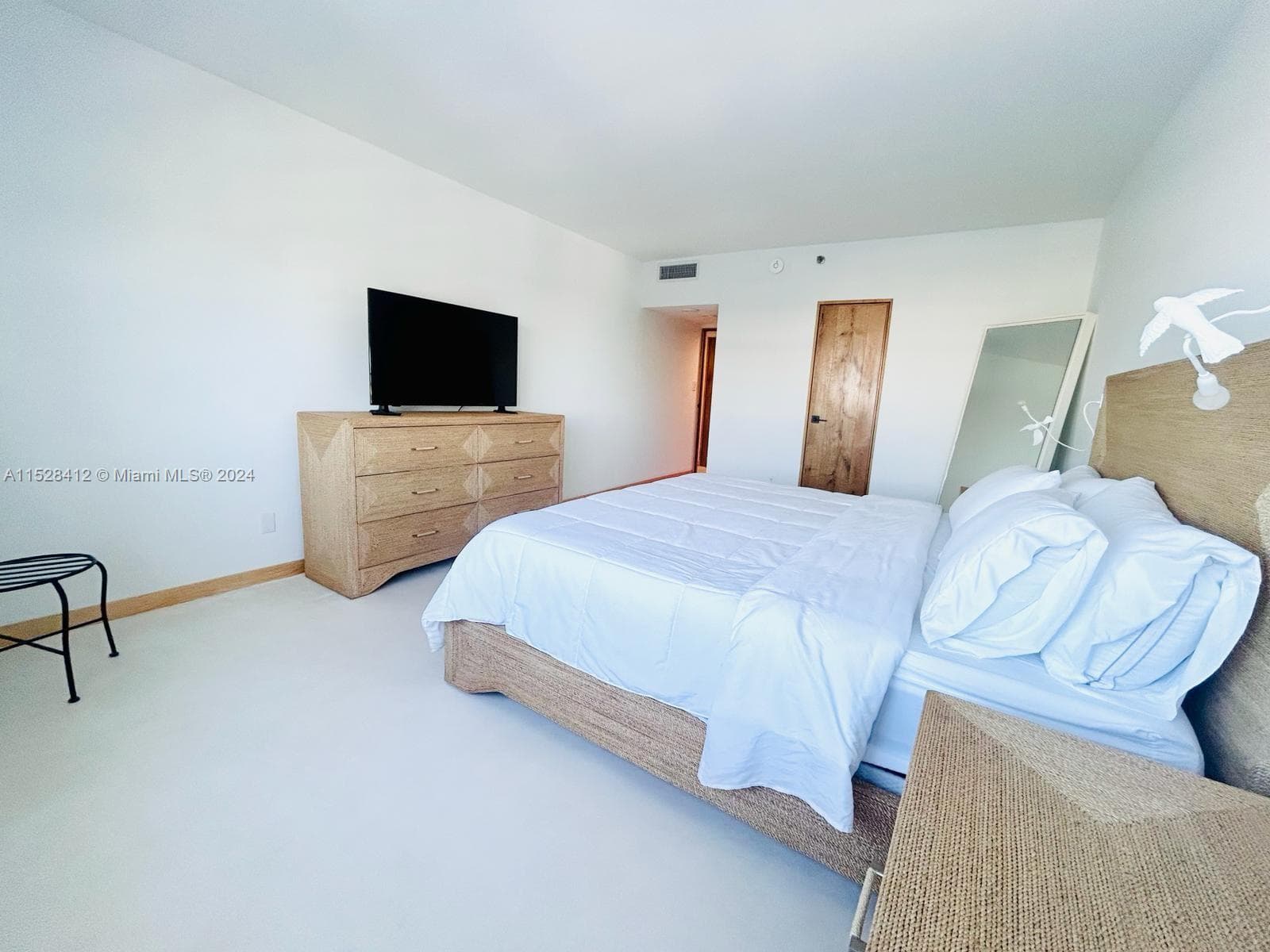 100 Lincoln Rd # 1543, Miami Beach FL 33139 — 9