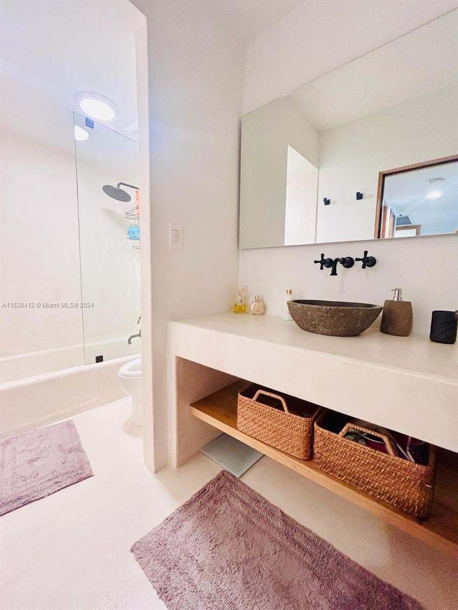100 Lincoln Rd # 1543, Miami Beach FL 33139 — 11