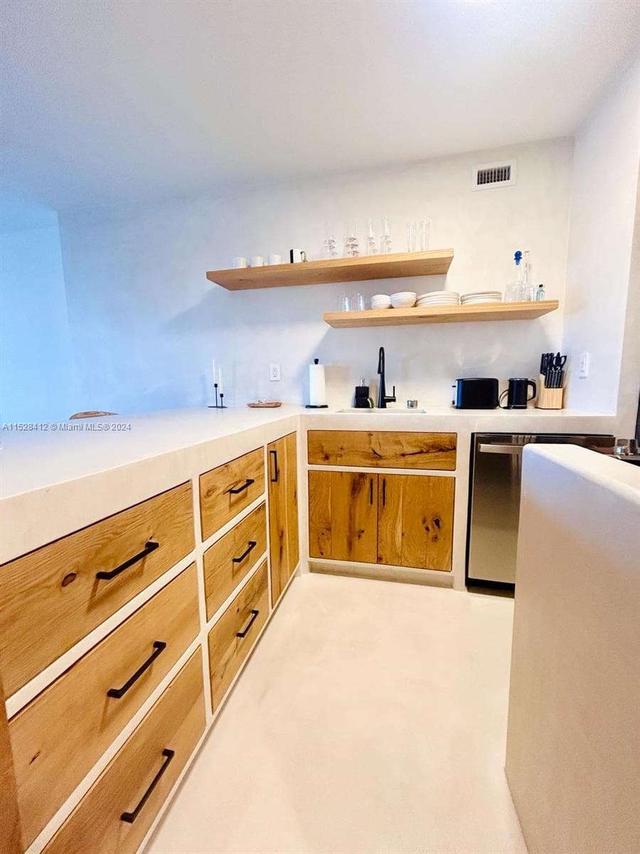 100 Lincoln Rd # 1543, Miami Beach FL 33139 — 4
