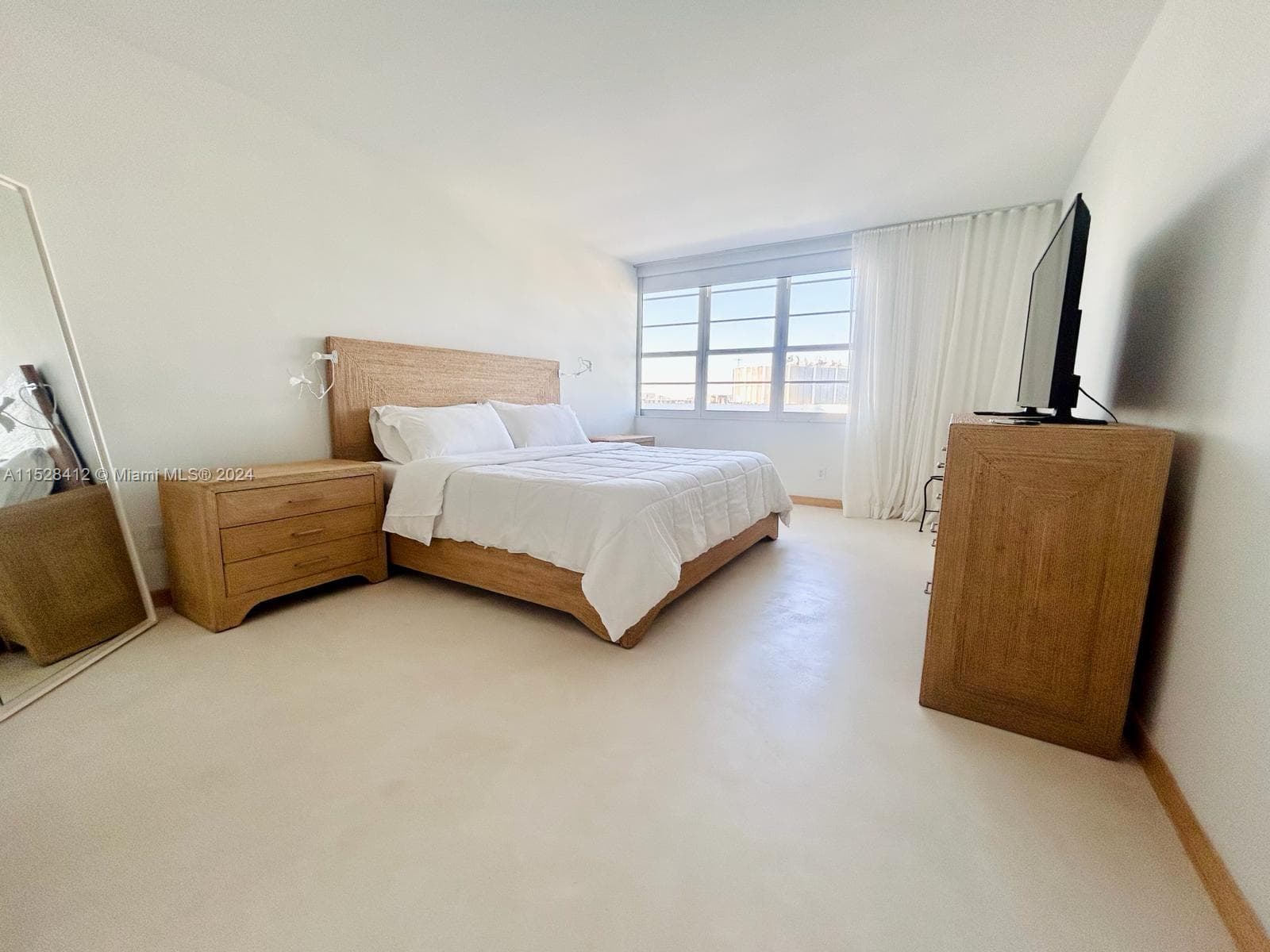 100 Lincoln Rd # 1543, Miami Beach FL 33139 — 8