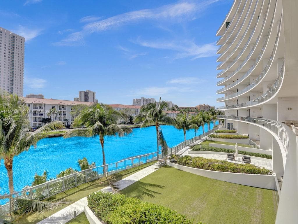 3250 NE 188th St # 207, Aventura FL 33180 — 16