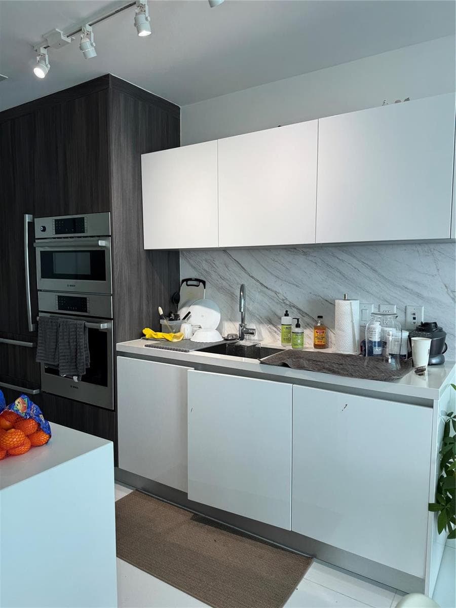 851 NE 1st Avenue # 2606, Miami FL 33132 — 6