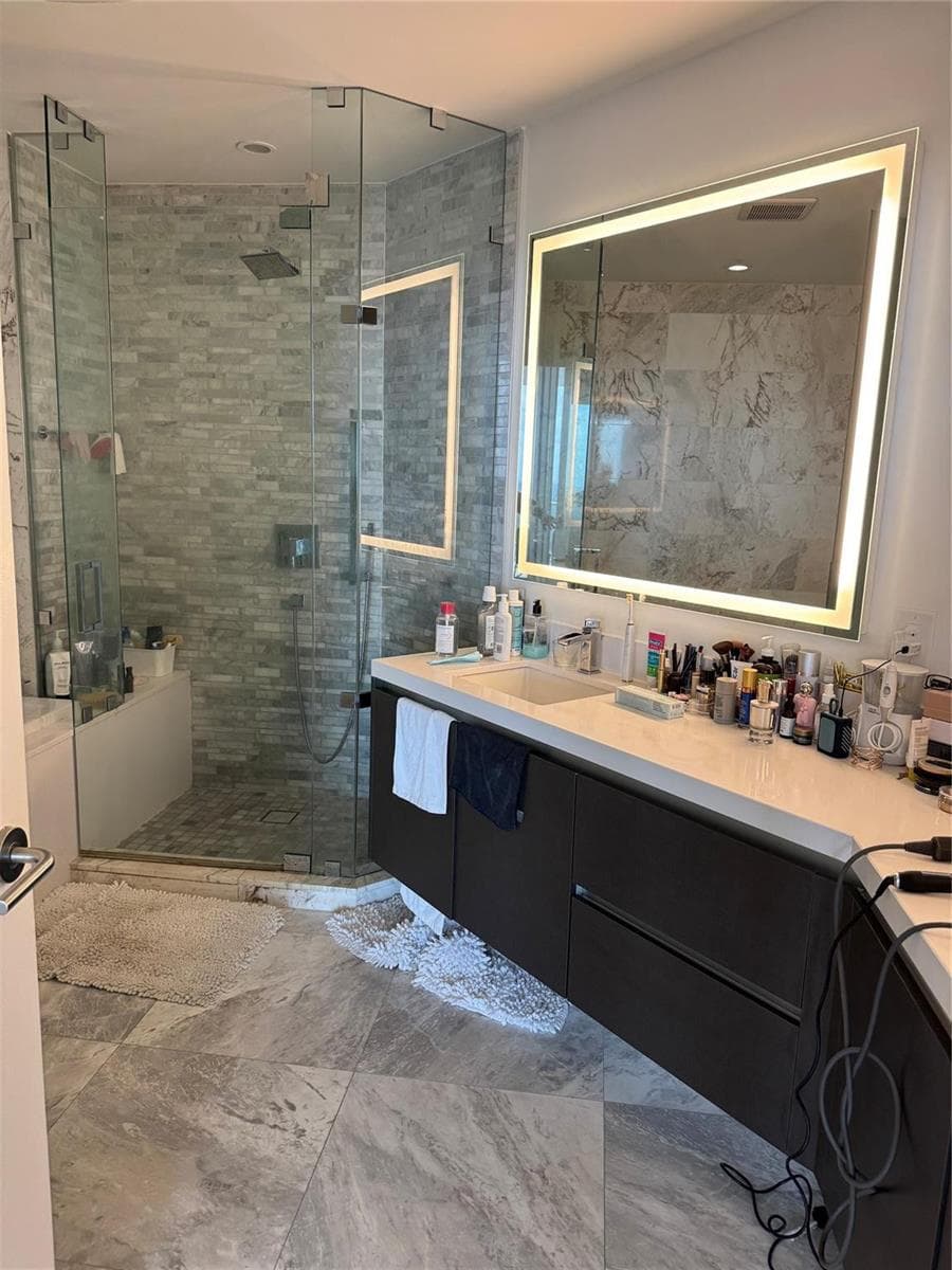 851 NE 1st Avenue # 2606, Miami FL 33132 — 16
