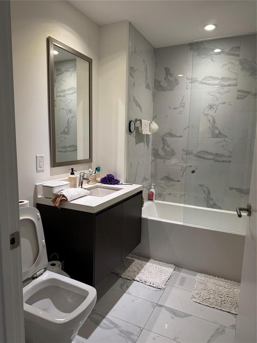 851 NE 1st Avenue # 2606, Miami FL 33132 — 20
