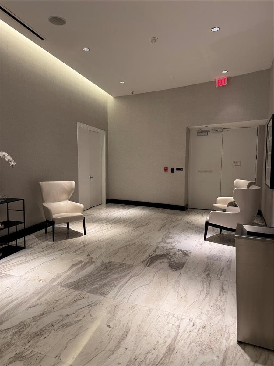 851 NE 1st Avenue # 2606, Miami FL 33132 — 24