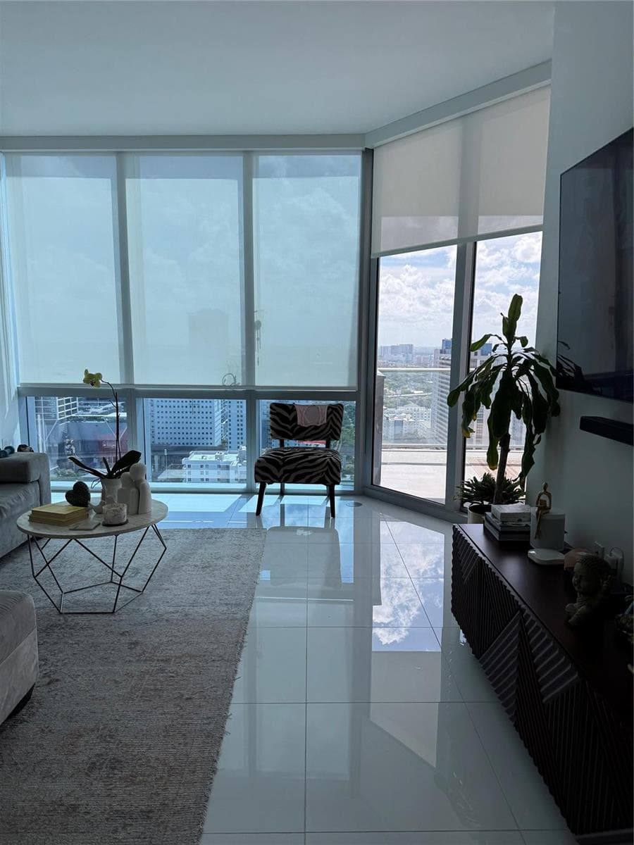 851 NE 1st Avenue # 2606, Miami FL 33132 — 4