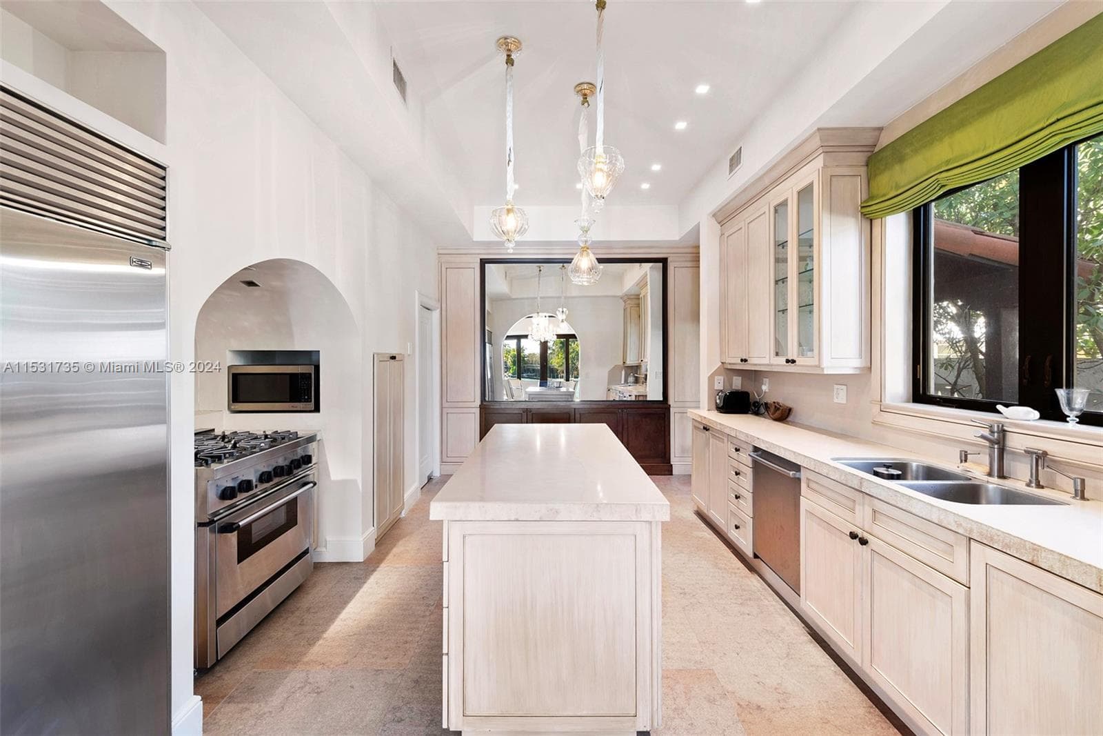527 E Dilido Dr, Miami Beach FL 33139 — 27
