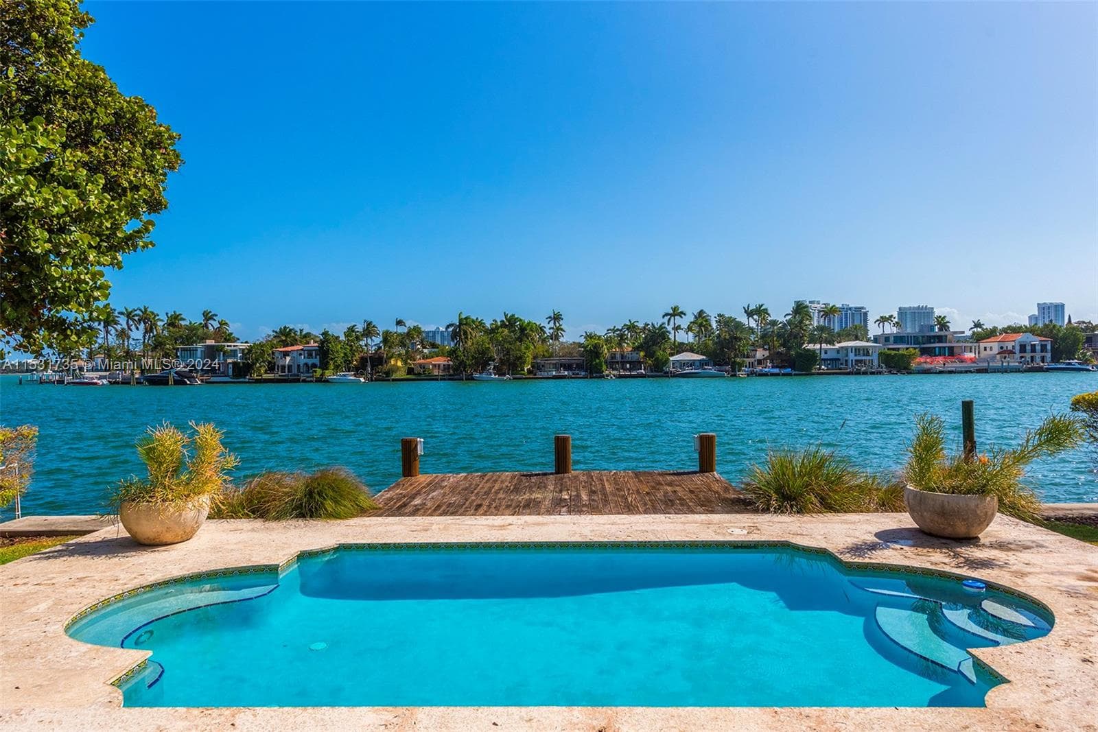 527 E Dilido Dr, Miami Beach FL 33139 — 2