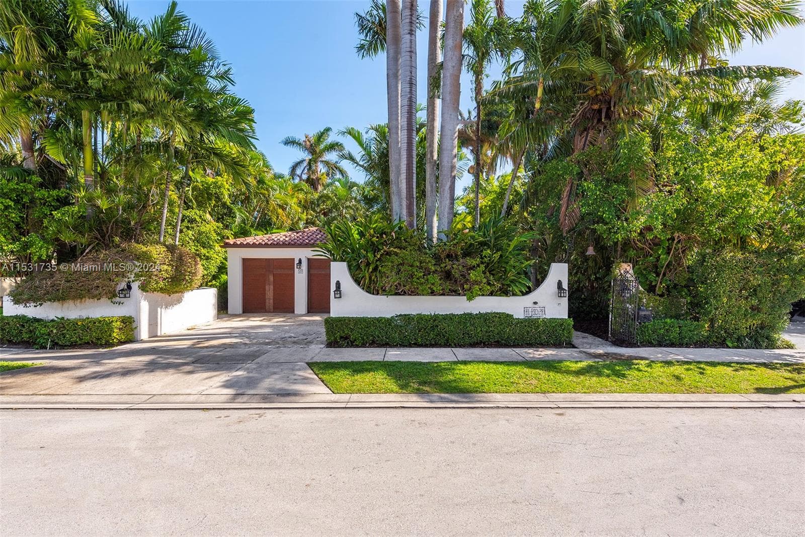 527 E Dilido Dr, Miami Beach FL 33139 — 52