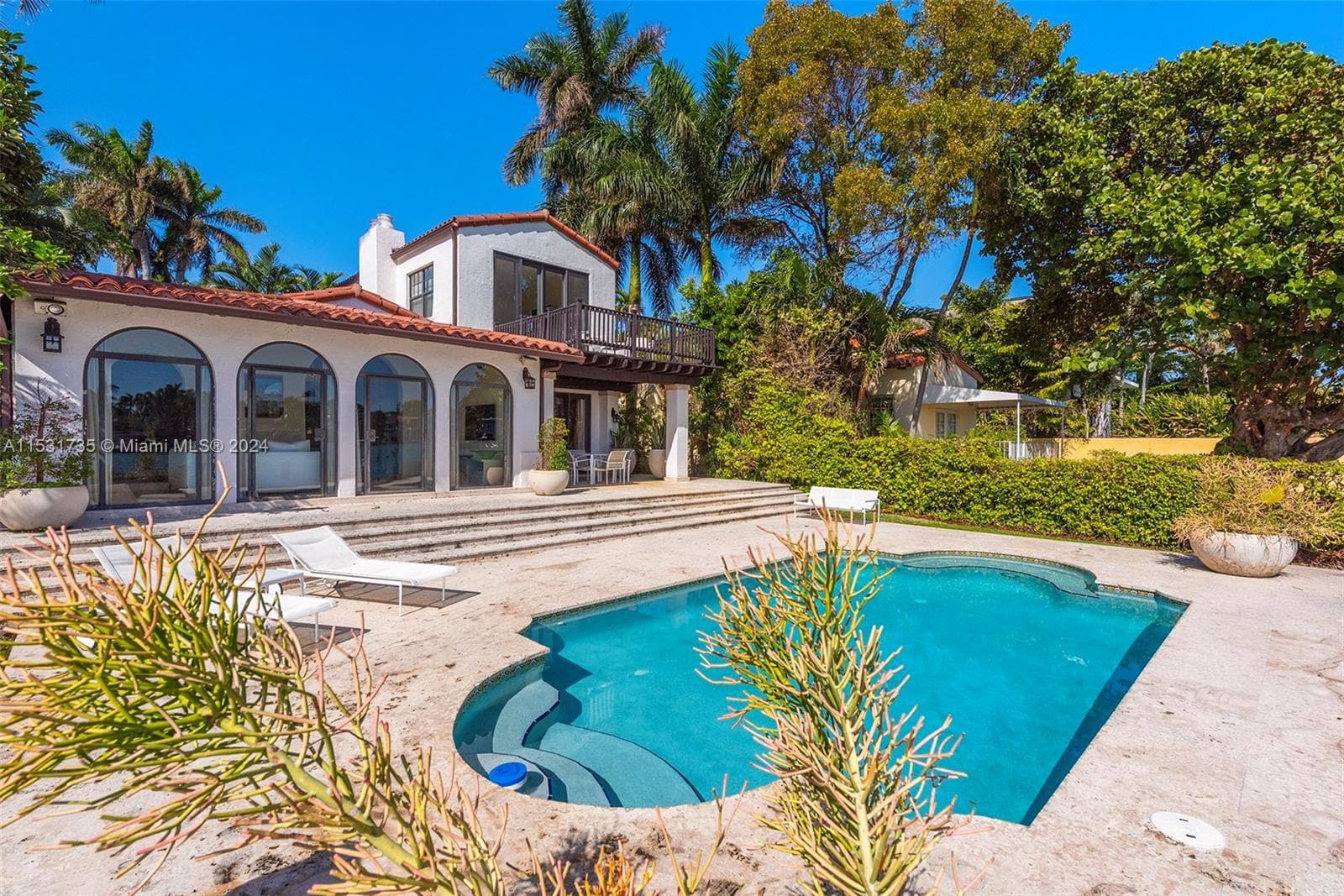 527 E Dilido Dr, Miami Beach FL 33139 — 46