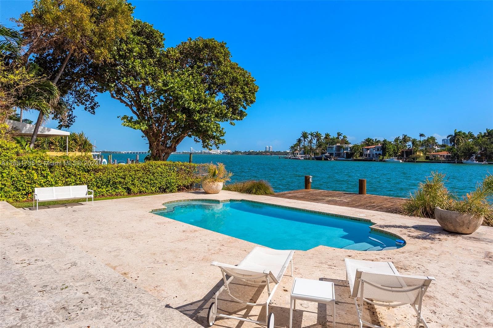 527 E Dilido Dr, Miami Beach FL 33139 — 47