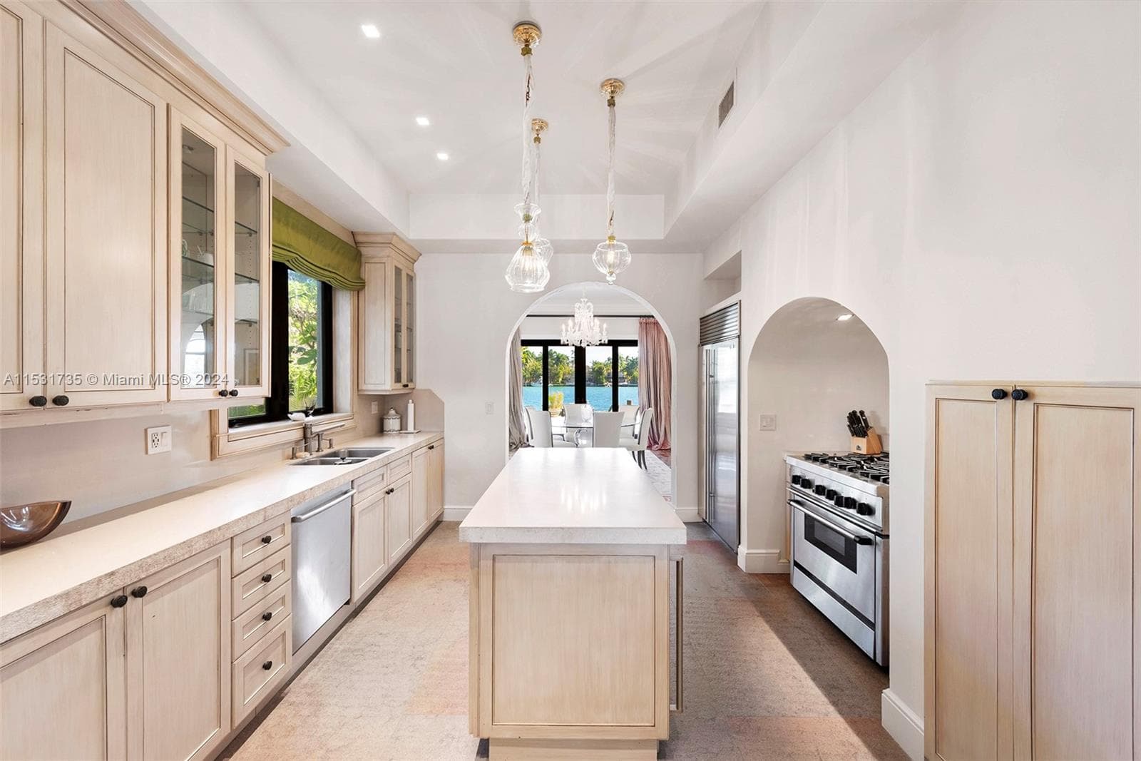 527 E Dilido Dr, Miami Beach FL 33139 — 26