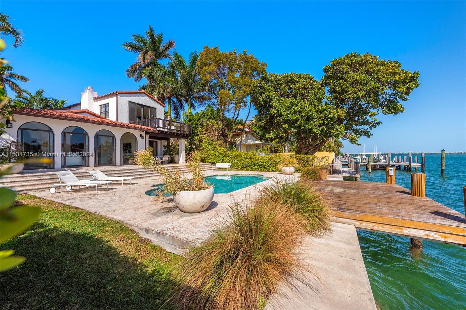 527 E Dilido Dr, Miami Beach FL 33139 — 3