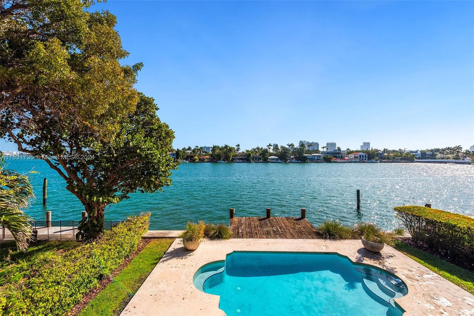527 E Dilido Dr, Miami Beach FL 33139 — 32