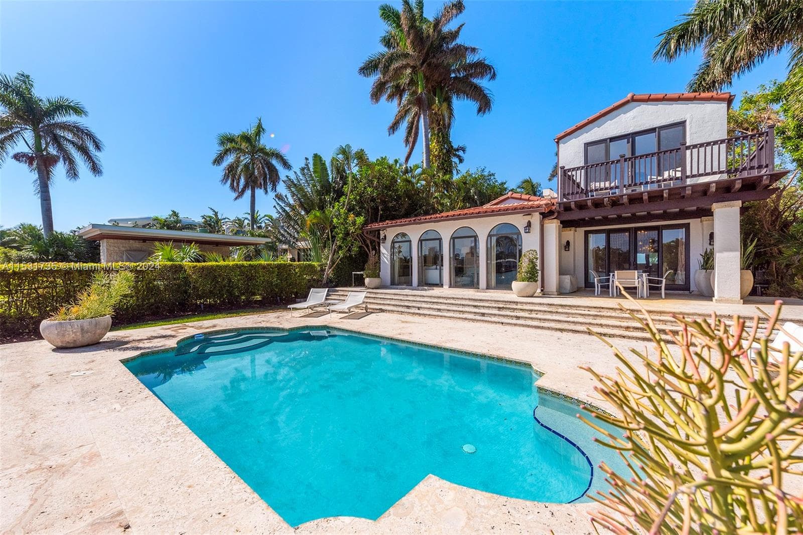 527 E Dilido Dr, Miami Beach FL 33139 — 45