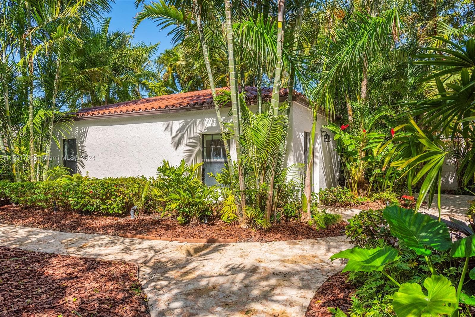 527 E Dilido Dr, Miami Beach FL 33139 — 51