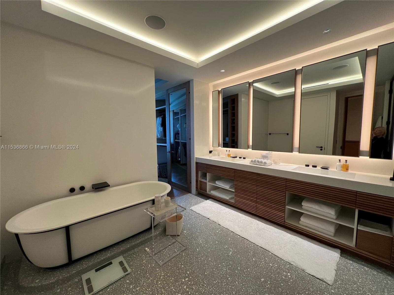 18555 Collins Ave # 3501, Sunny Isles Beach FL 33160 — 43