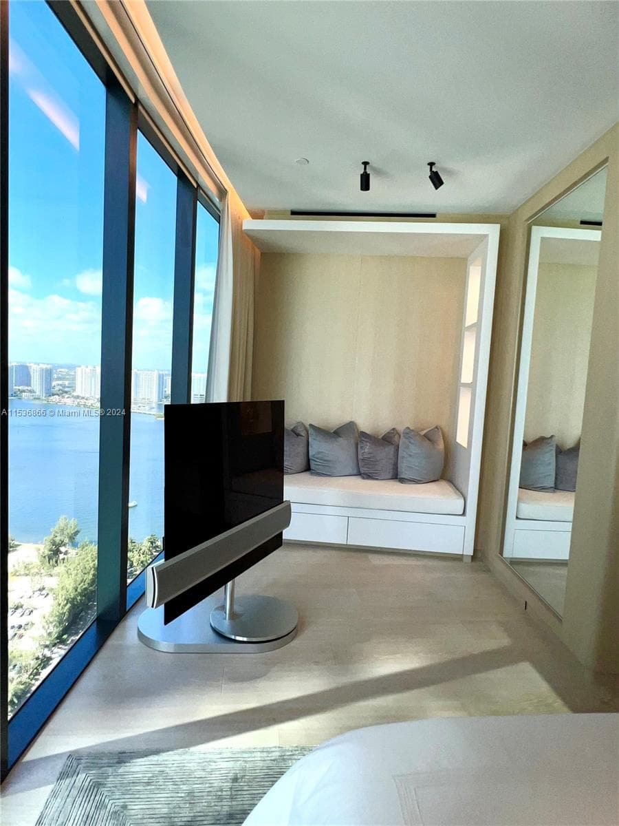 18555 Collins Ave # 3501, Sunny Isles Beach FL 33160 — 53