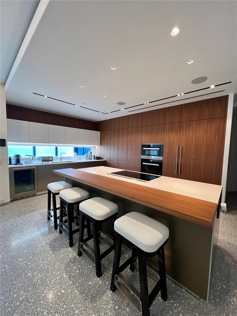 18555 Collins Ave # 3501, Sunny Isles Beach FL 33160 — 32
