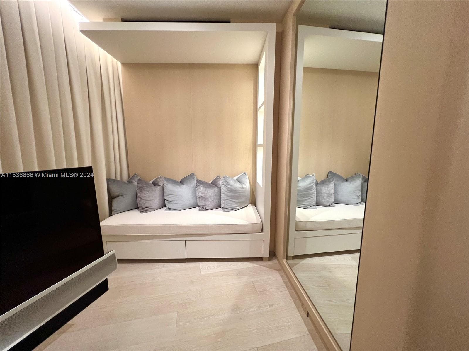 18555 Collins Ave # 3501, Sunny Isles Beach FL 33160 — 51
