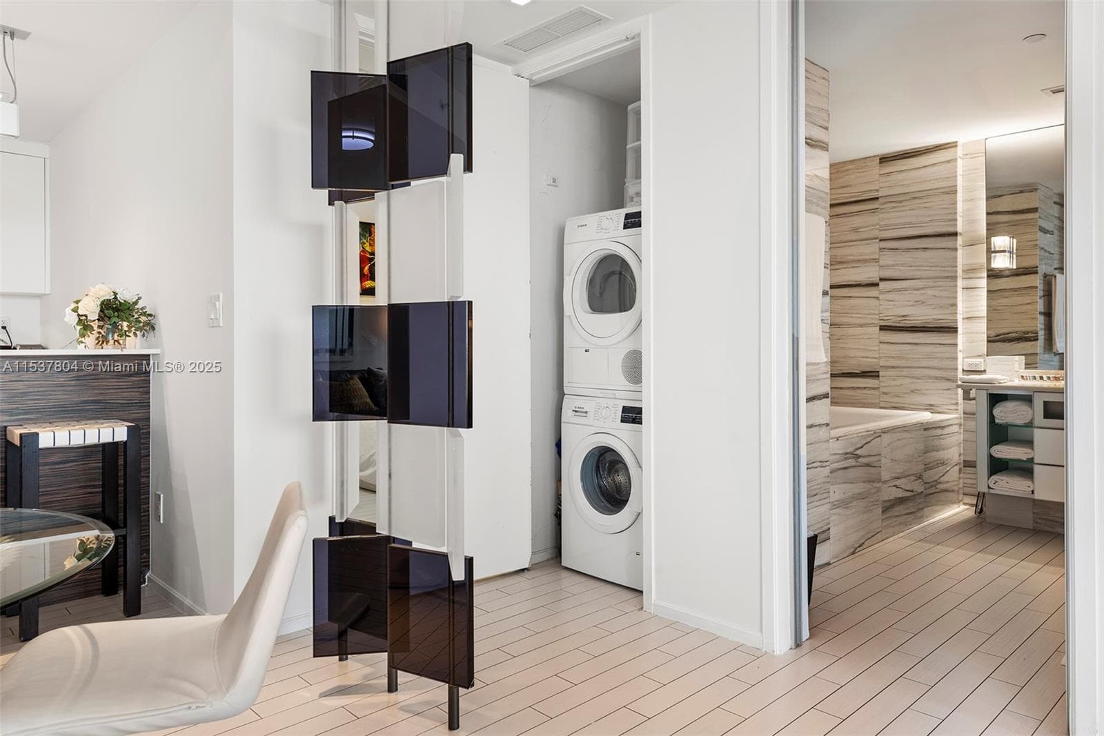 2201 Collins Ave # 814, Miami Beach FL 33139 — 27
