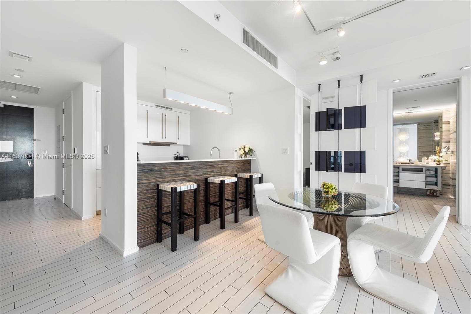 2201 Collins Ave # 814, Miami Beach FL 33139 — 12