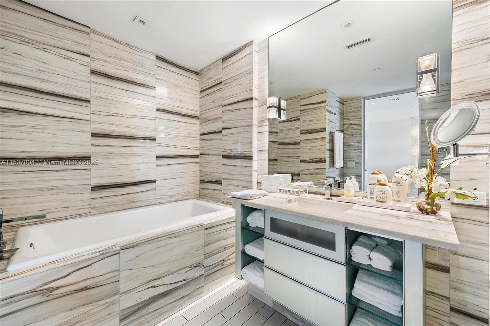 2201 Collins Ave # 814, Miami Beach FL 33139 — 22
