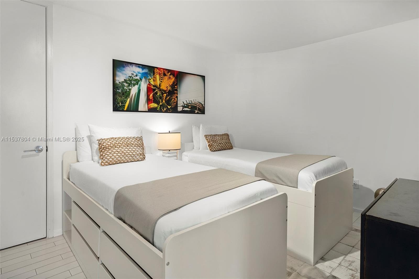 2201 Collins Ave # 814, Miami Beach FL 33139 — 25