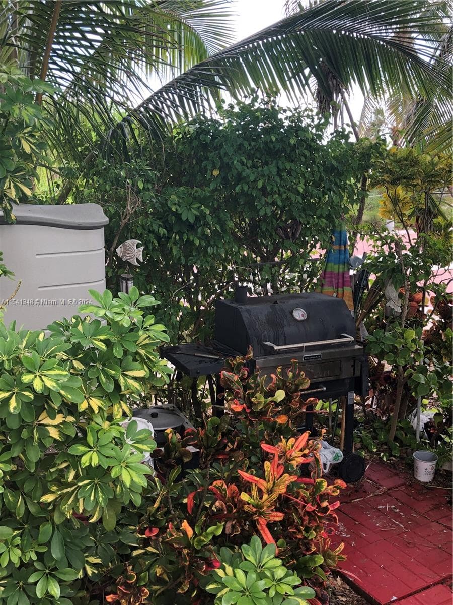 5445 Collins Ave, Miami Beach FL 33140 — 11