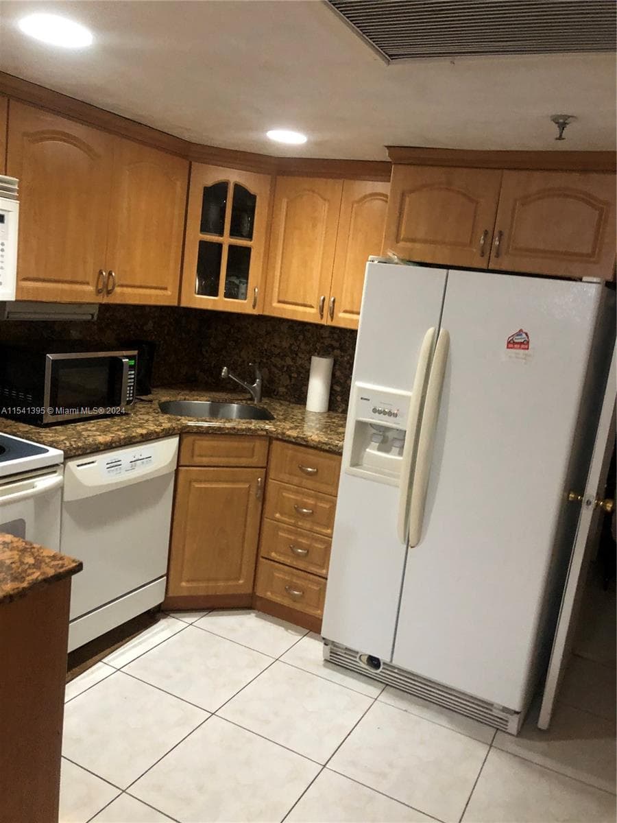 Castle Beach Club Condo, Miami Beach, FL — 8