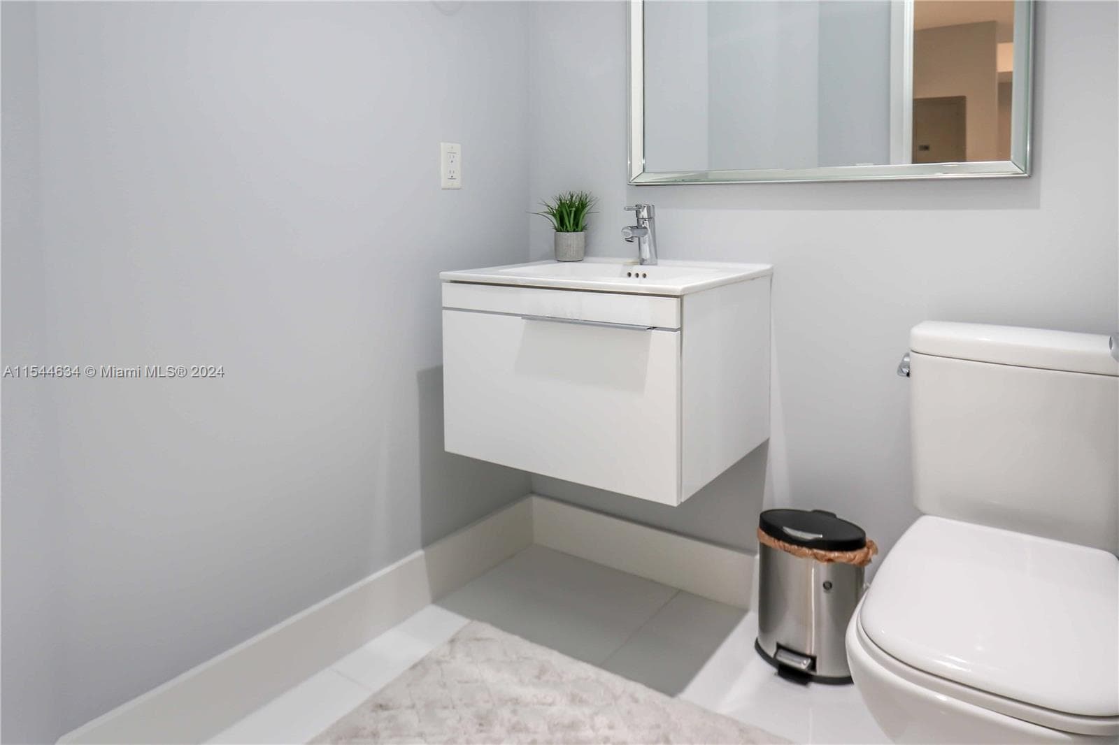 17301 Biscayne Blvd # 1201, North Miami Beach FL 33160 — 18