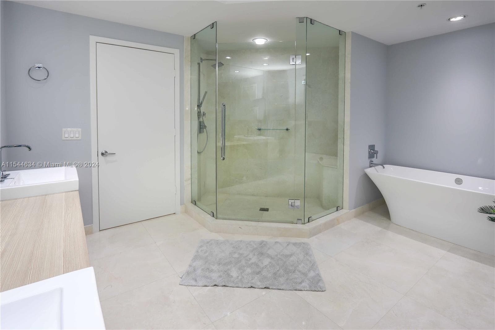 17301 Biscayne Blvd # 1201, North Miami Beach FL 33160 — 15