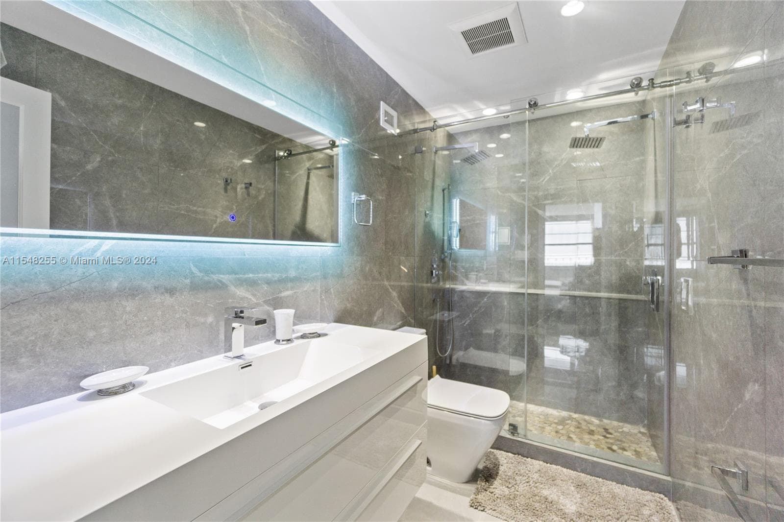 100 Lincoln Rd # 1602, Miami Beach FL 33139 — 17