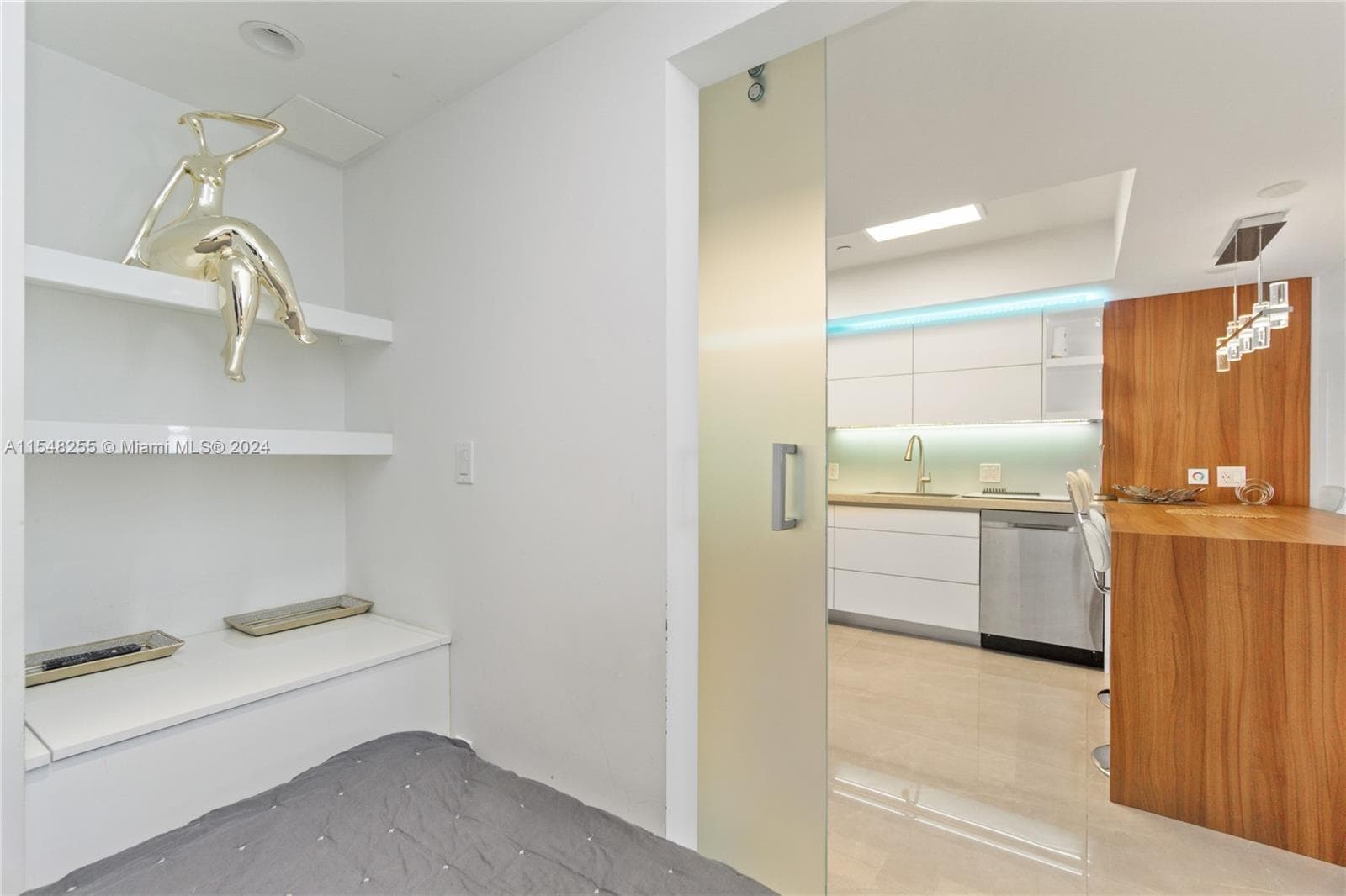 100 Lincoln Rd # 1602, Miami Beach FL 33139 — 10