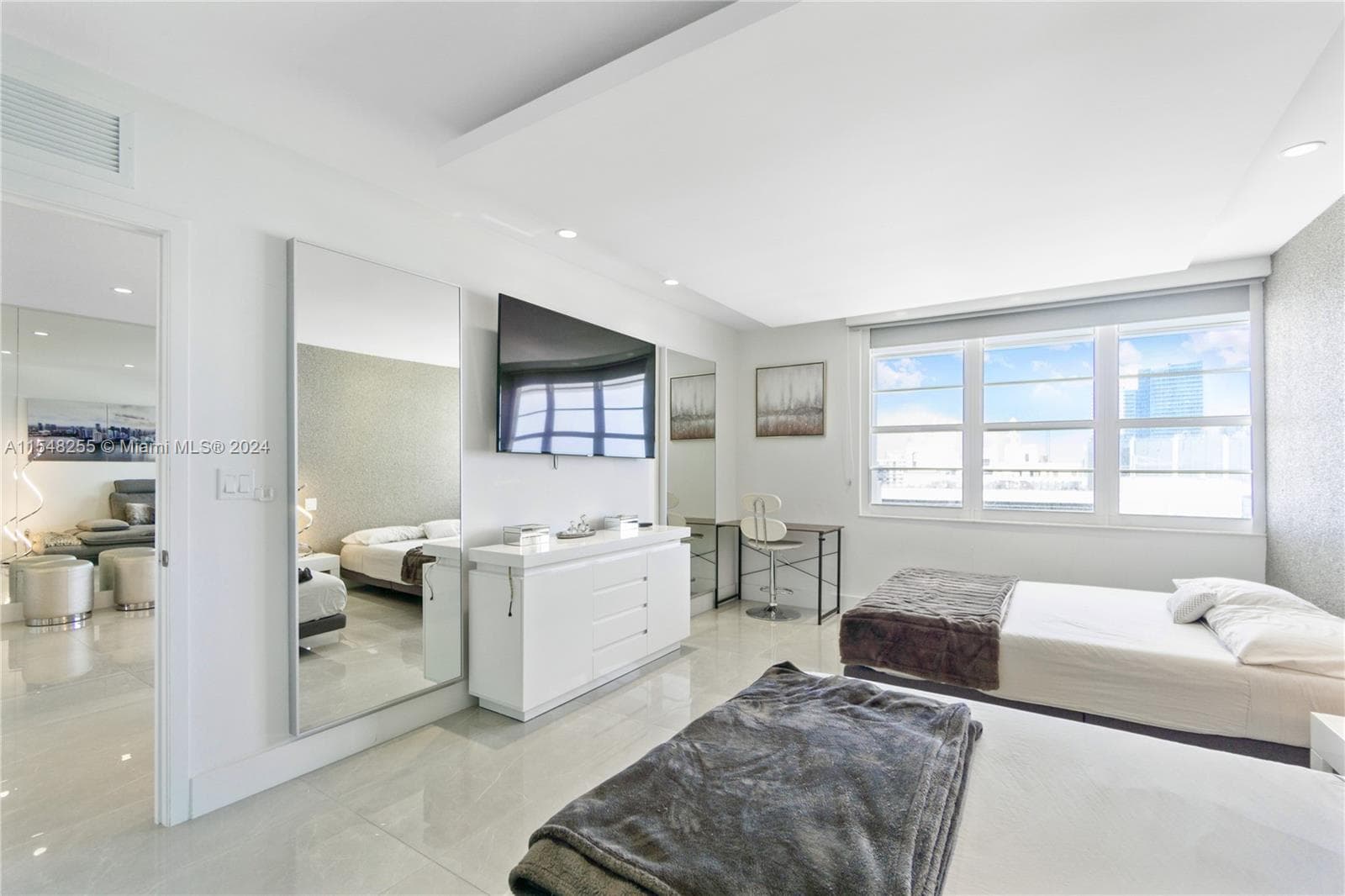 100 Lincoln Rd # 1602, Miami Beach FL 33139 — 14