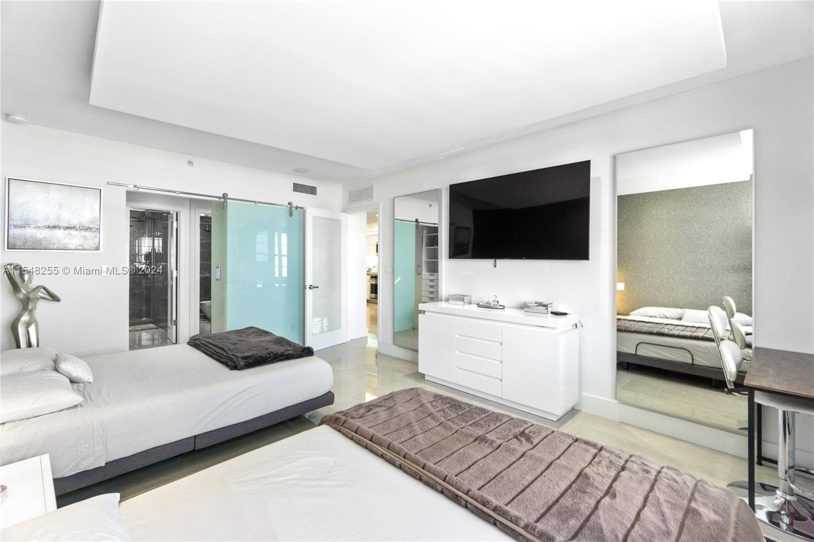 100 Lincoln Rd # 1602, Miami Beach FL 33139 — 15
