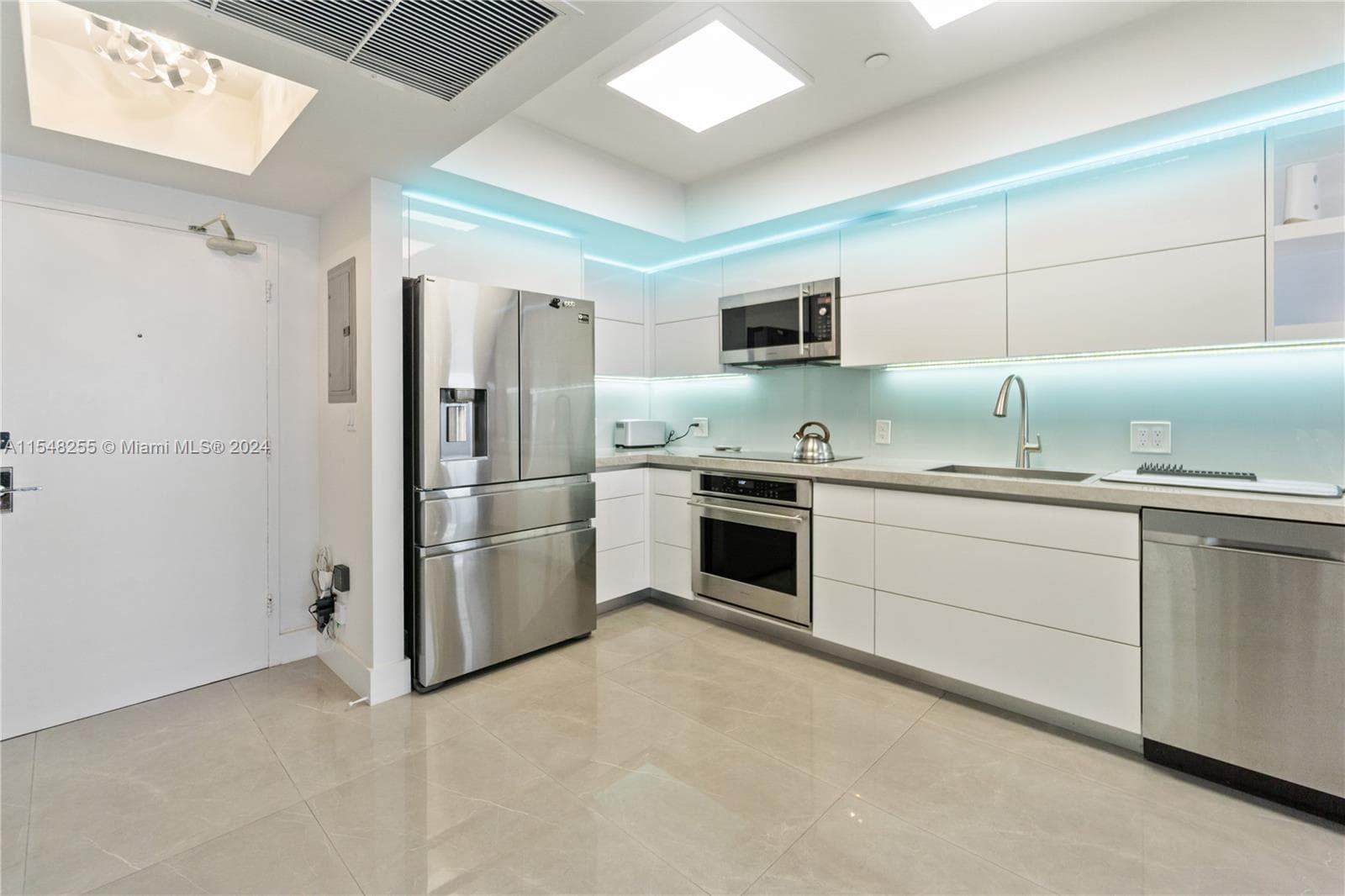 100 Lincoln Rd # 1602, Miami Beach FL 33139 — 11