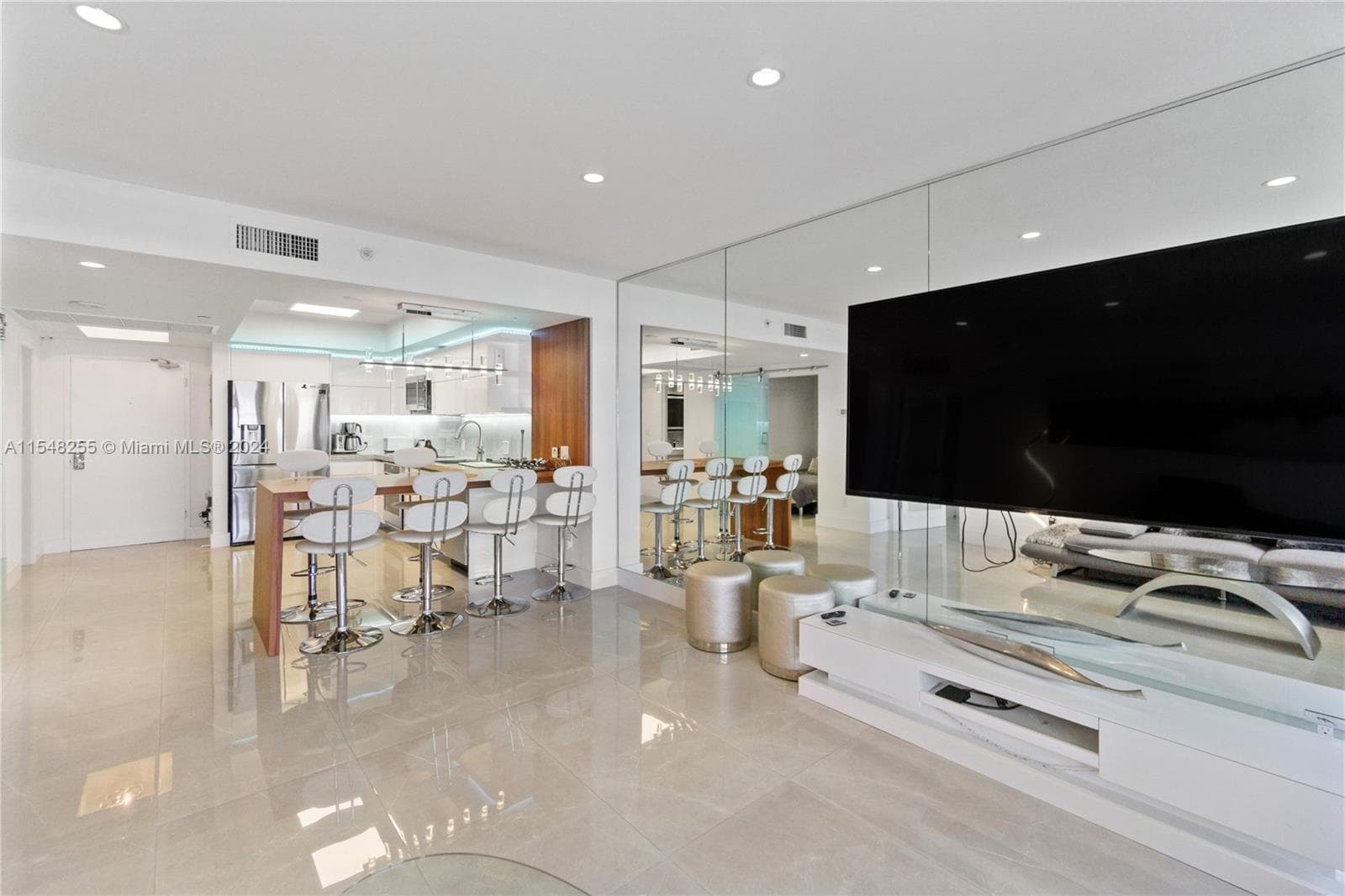 100 Lincoln Rd # 1602, Miami Beach FL 33139 — 4