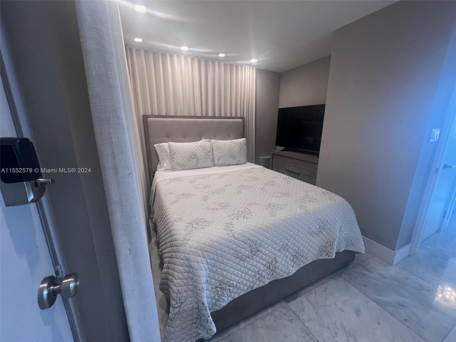 100 Lincoln Rd # 1536, Miami Beach FL 33139 — 5