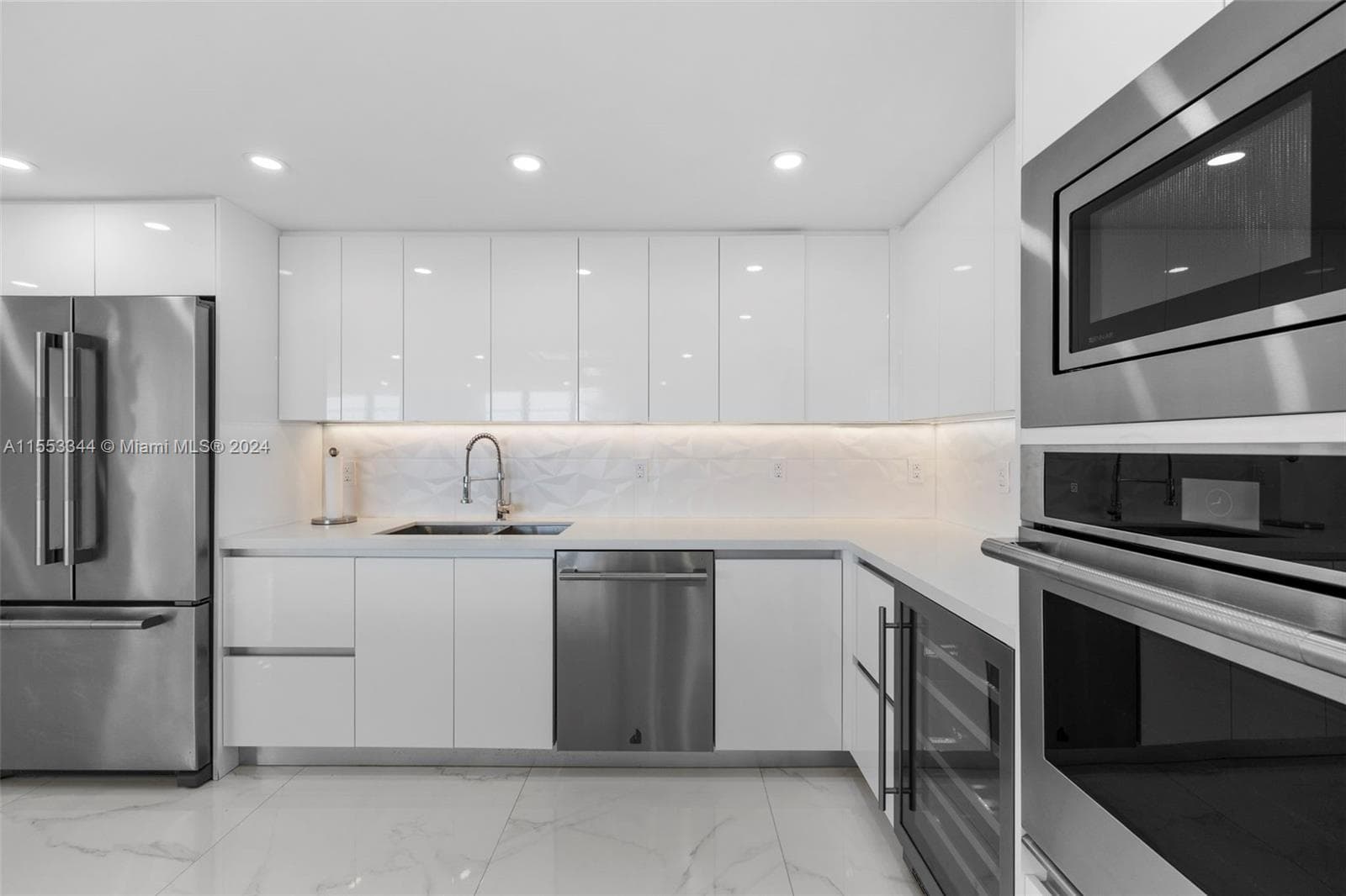 5151 Collins Ave # 1527, Miami Beach FL 33140 — 6